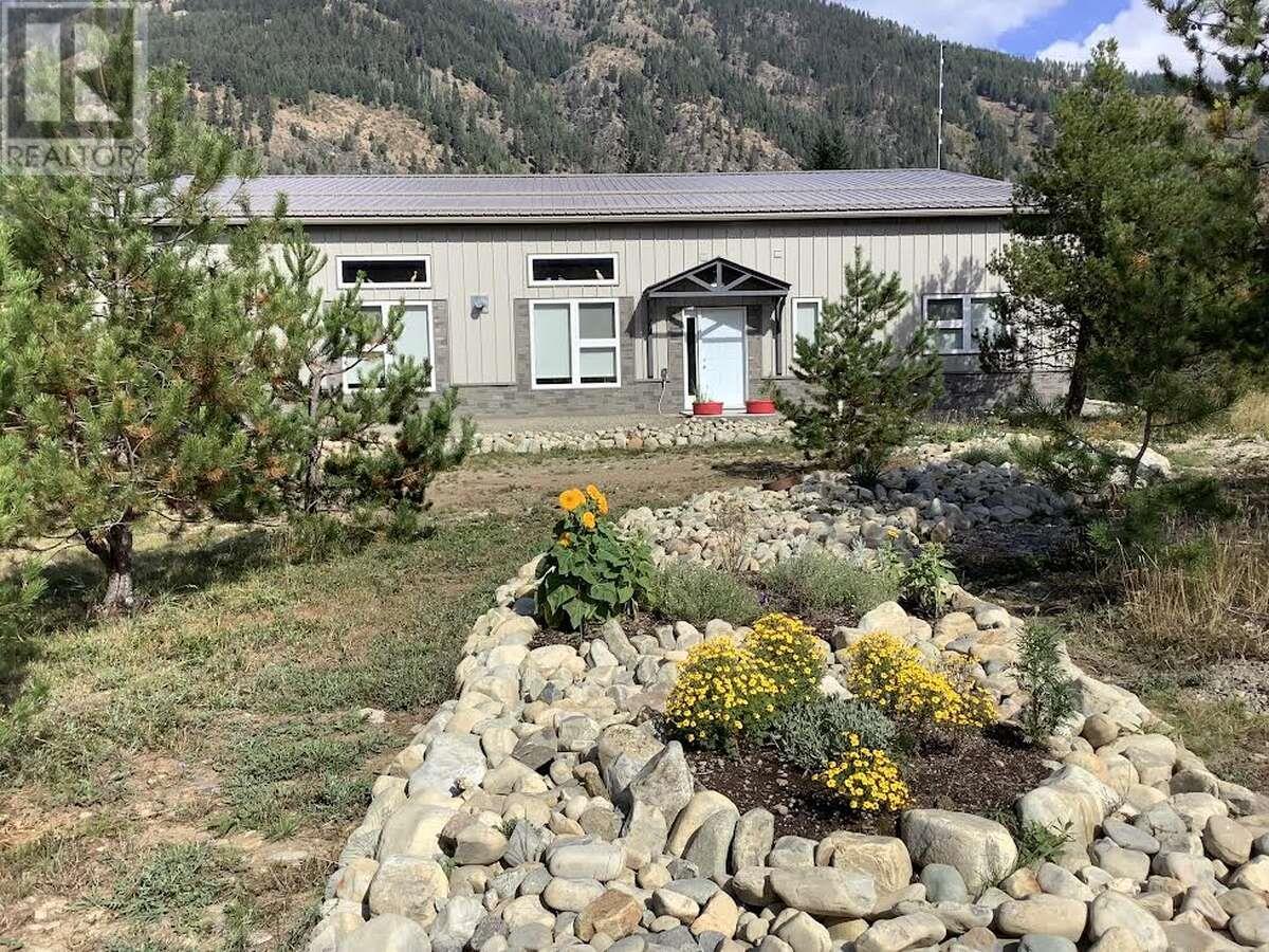 6530 Kittyhawk Road, Kitchener, British Columbia  V2B 1W0 - Photo 1 - 10350241