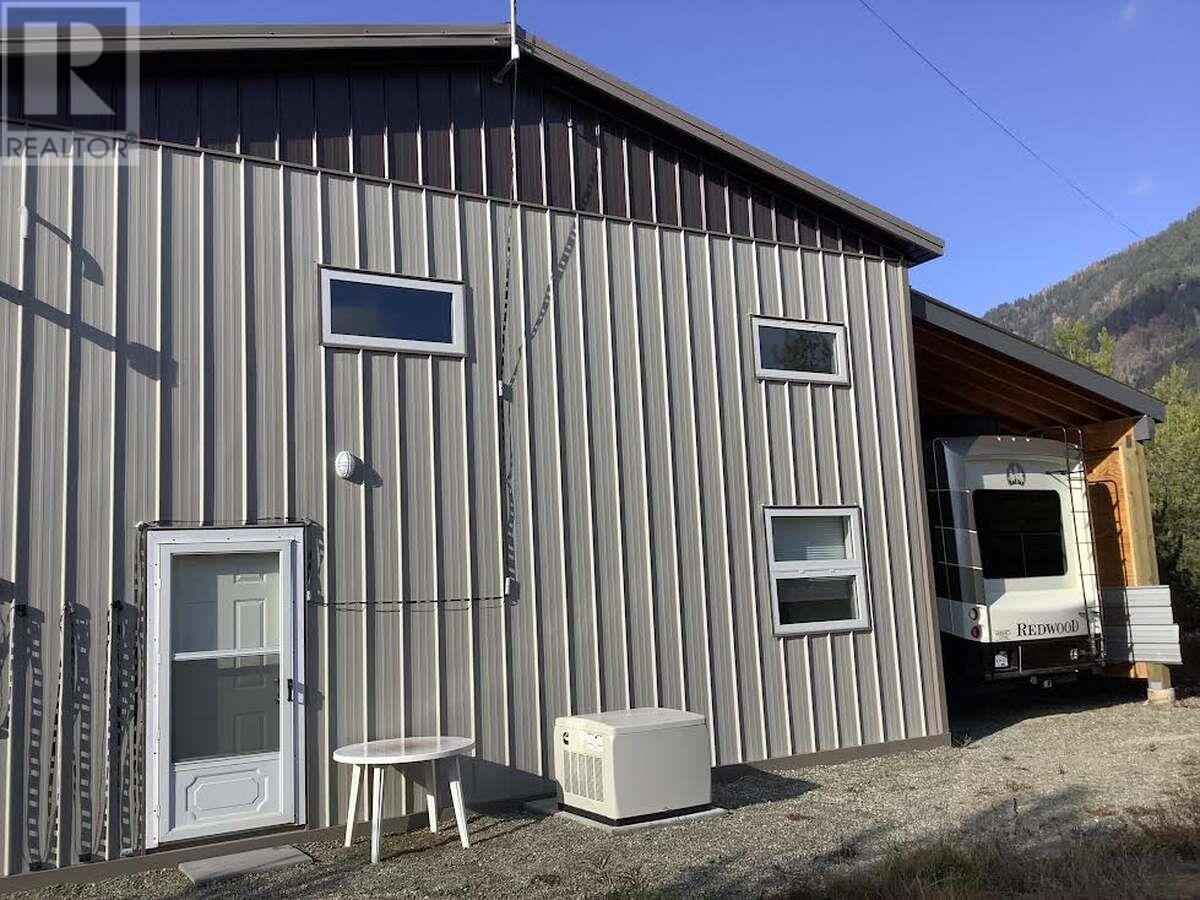 6530 Kittyhawk Road, Kitchener, British Columbia  V2B 1W0 - Photo 4 - 10350241