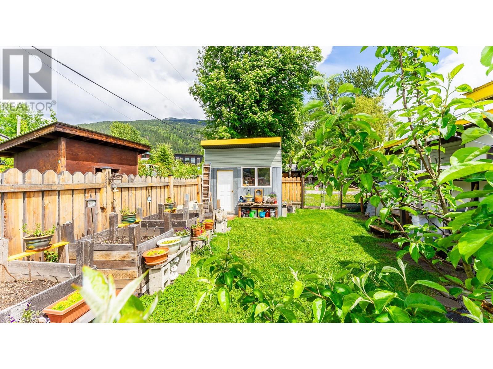 318 Humbert Street Unit# 28, Revelstoke, British Columbia  V0E 2S0 - Photo 2 - 10350252