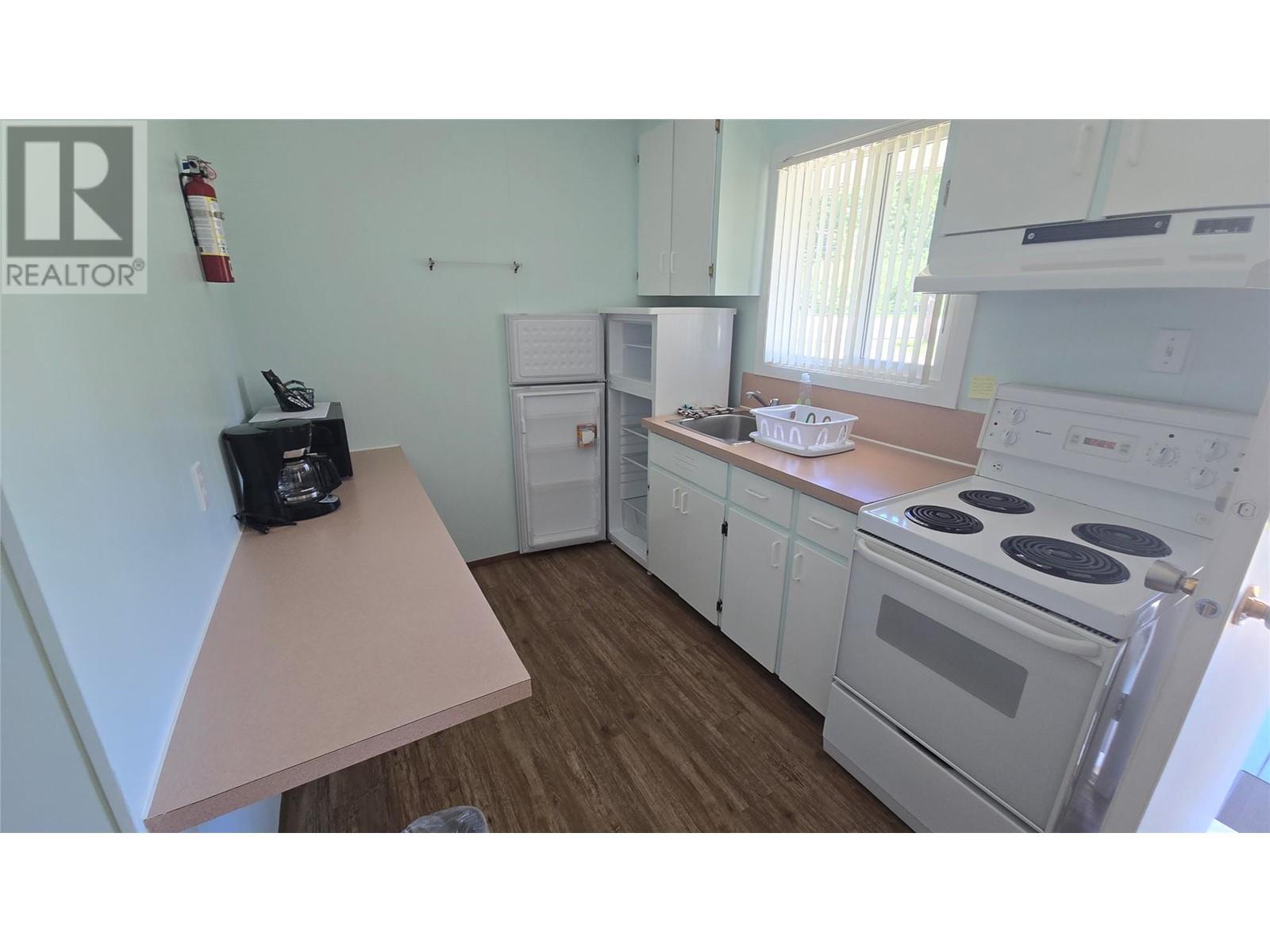 110 & 114 Motel Avenue, Salmo, British Columbia  V0G 1Z0 - Photo 10 - 10350352