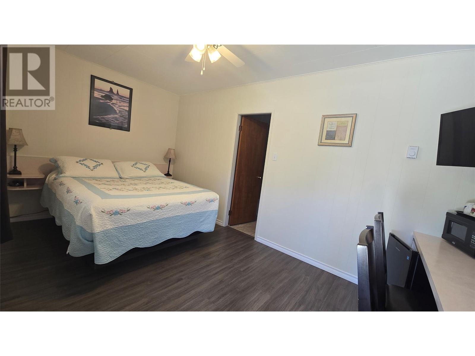 110 & 114 Motel Avenue, Salmo, British Columbia  V0G 1Z0 - Photo 12 - 10350352