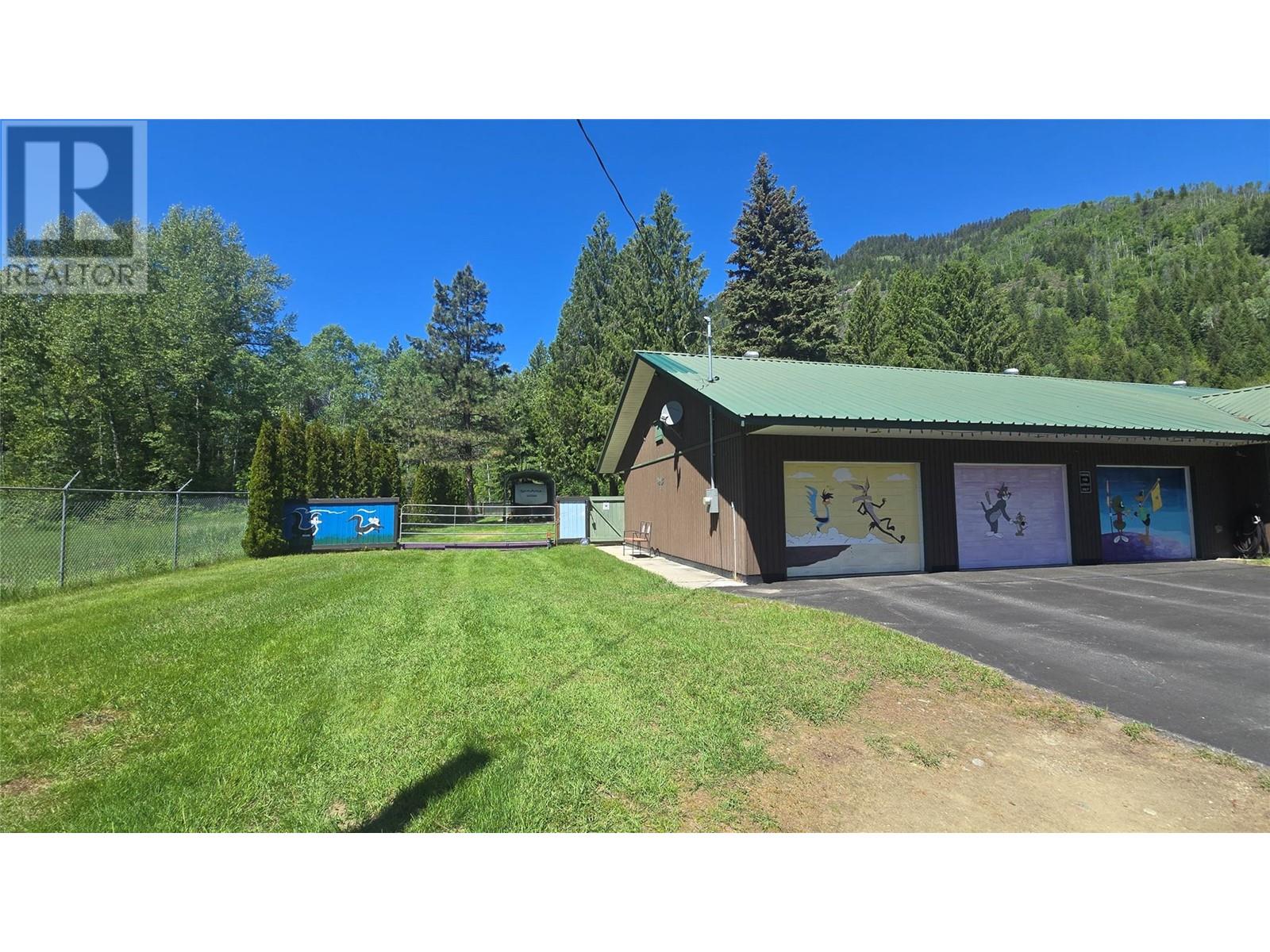 110 & 114 Motel Avenue, Salmo, British Columbia  V0G 1Z0 - Photo 21 - 10350352