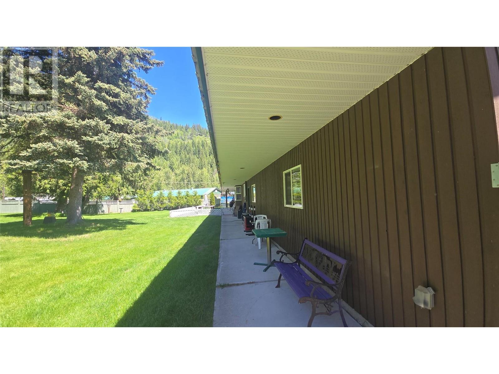 110 & 114 Motel Avenue, Salmo, British Columbia  V0G 1Z0 - Photo 27 - 10350352
