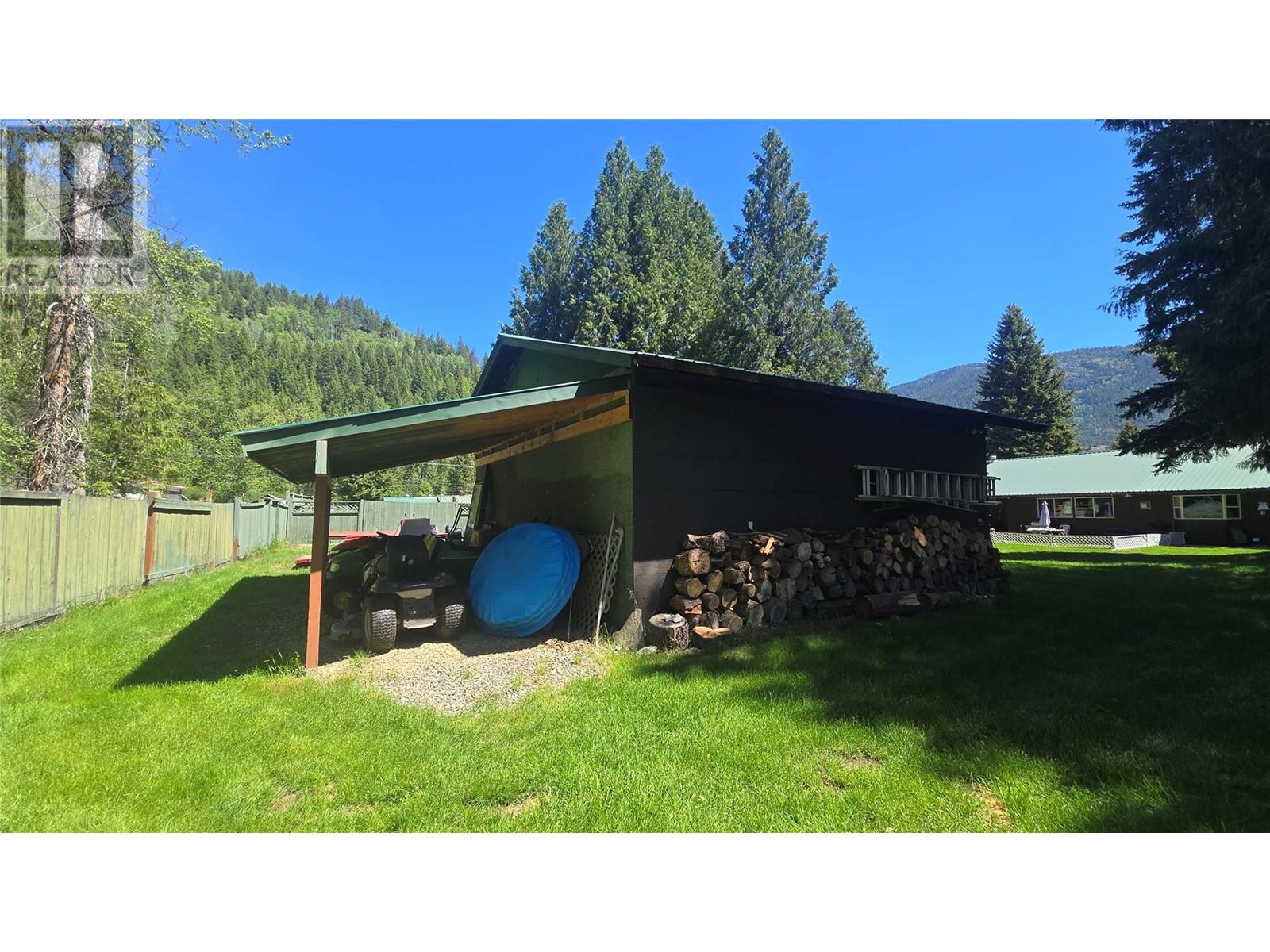 110 & 114 Motel Avenue, Salmo, British Columbia  V0G 1Z0 - Photo 32 - 10350352