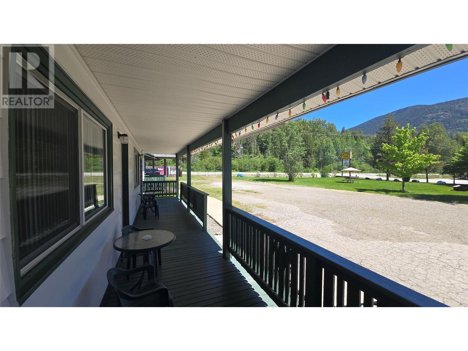 110 & 114 Motel Avenue, Salmo, British Columbia  V0G 1Z0 - Photo 9 - 10350352