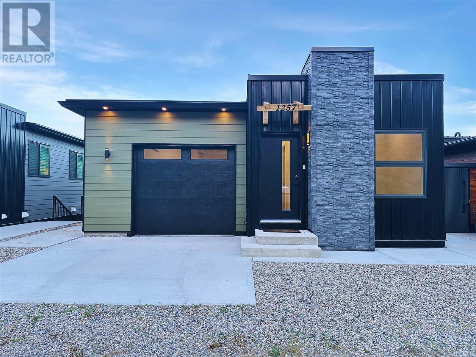 1257 Copper Road, Oliver, British Columbia  V0H 1T5 - Photo 1 - 10350437