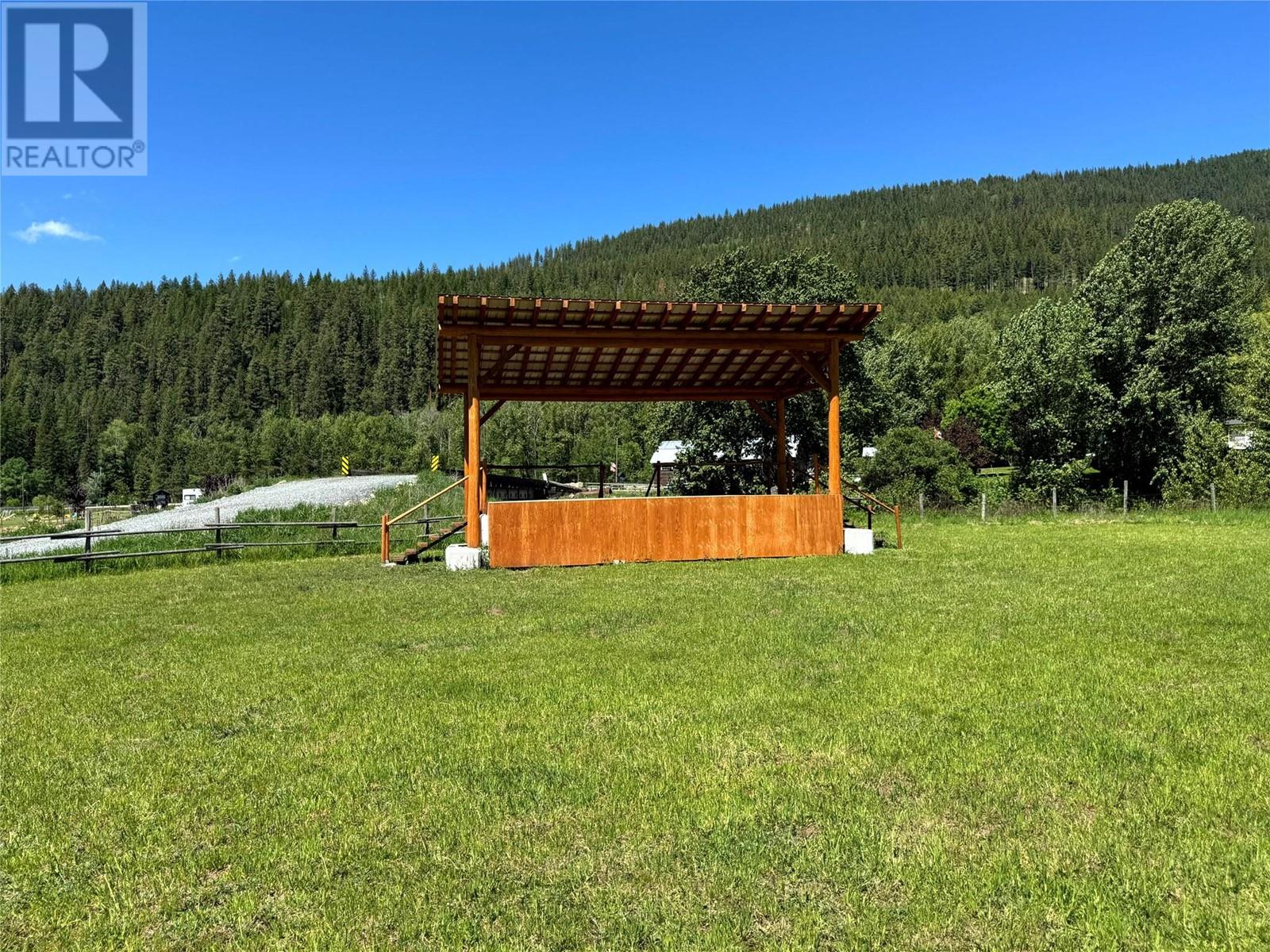 8623 3/95 Highway, Yahk, British Columbia  V0B 2P0 - Photo 12 - 10350306