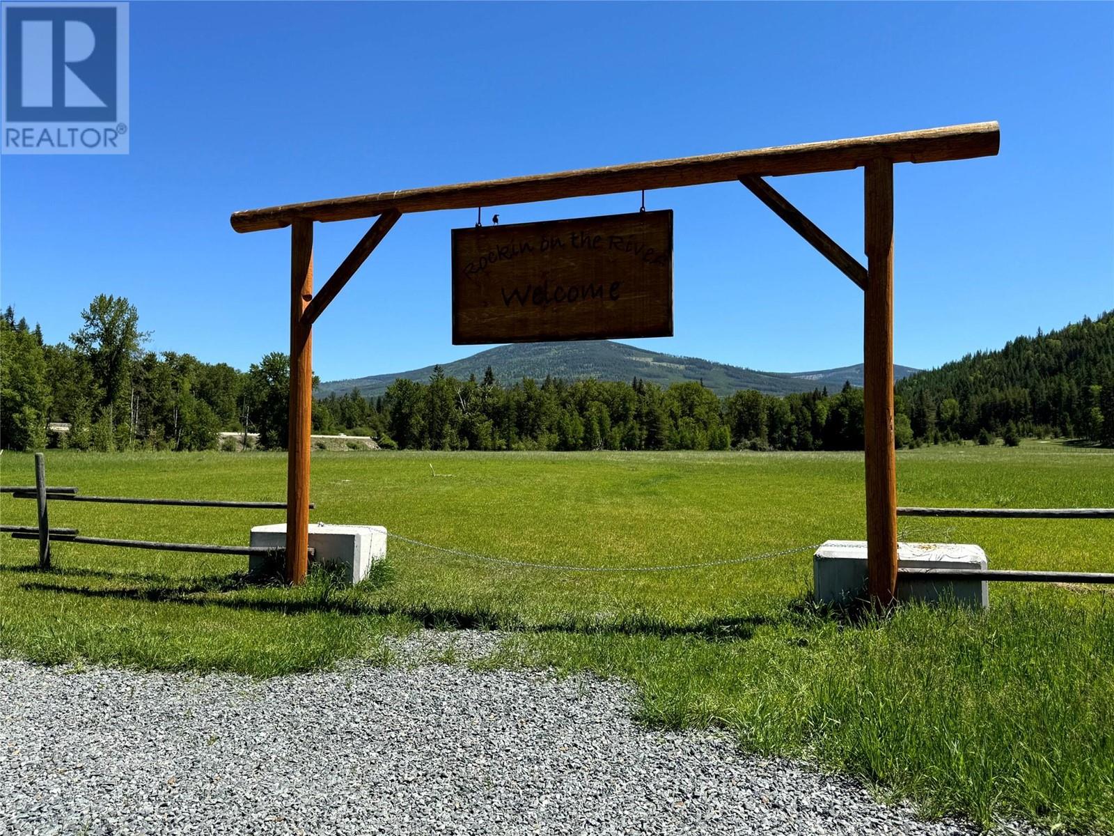 8623 3/95 Highway, Yahk, British Columbia  V0B 2P0 - Photo 13 - 10350306