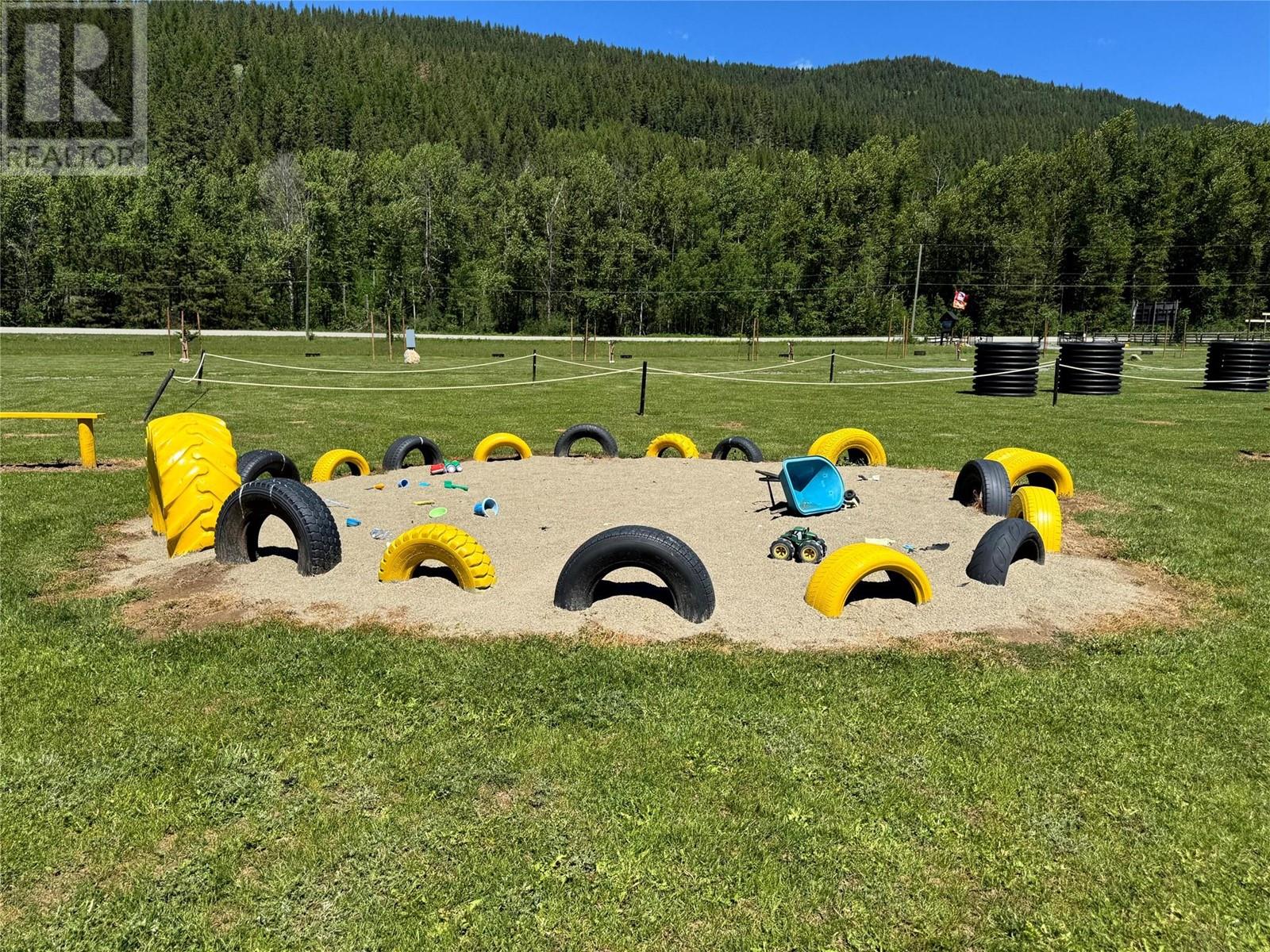 8623 3/95 Highway, Yahk, British Columbia  V0B 2P0 - Photo 27 - 10350306