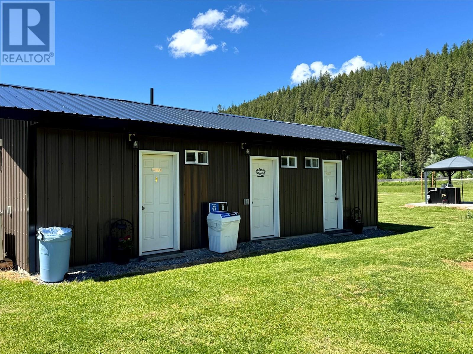 8623 3/95 Highway, Yahk, British Columbia  V0B 2P0 - Photo 30 - 10350306