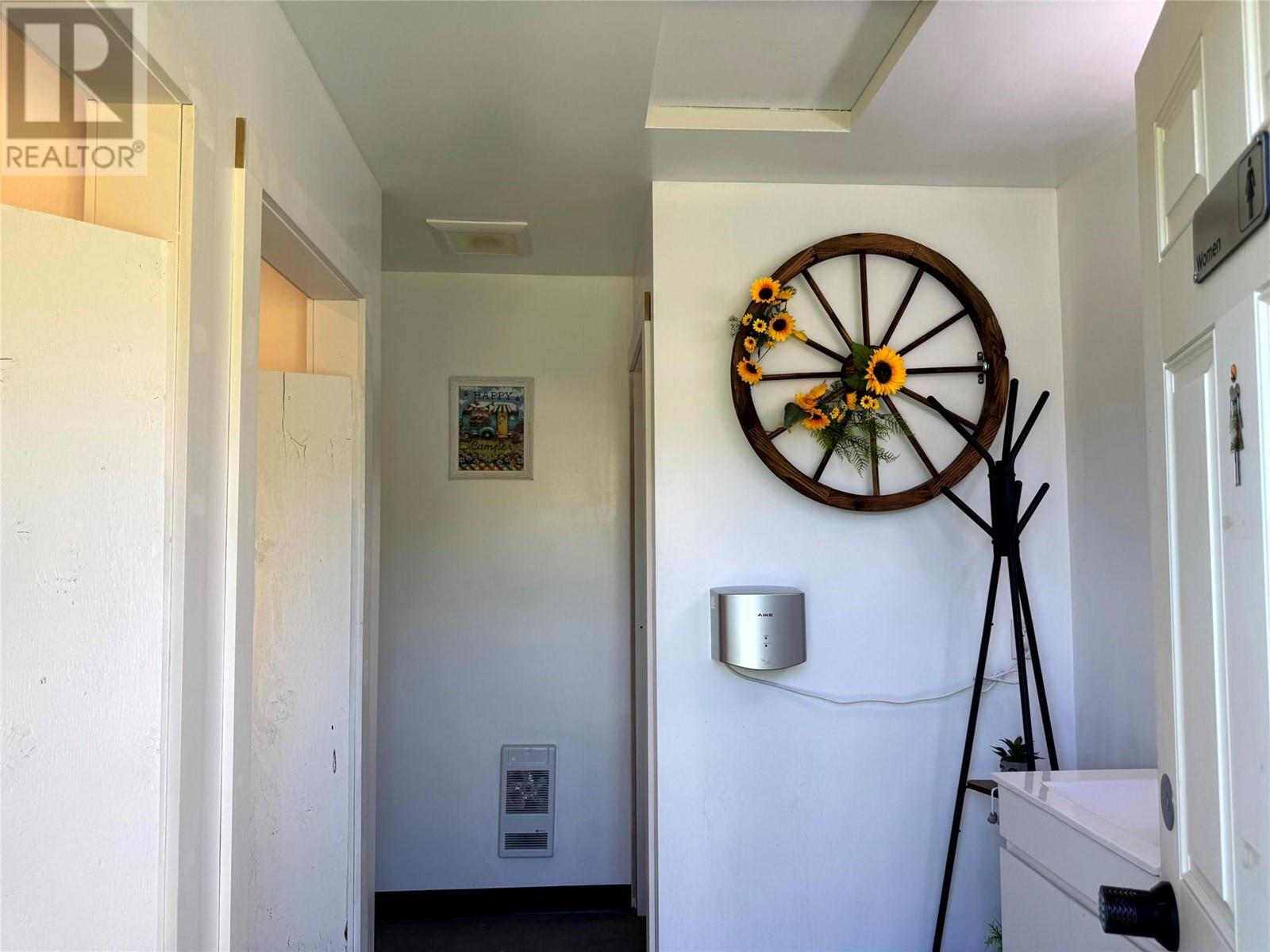 8623 3/95 Highway, Yahk, British Columbia  V0B 2P0 - Photo 51 - 10350306