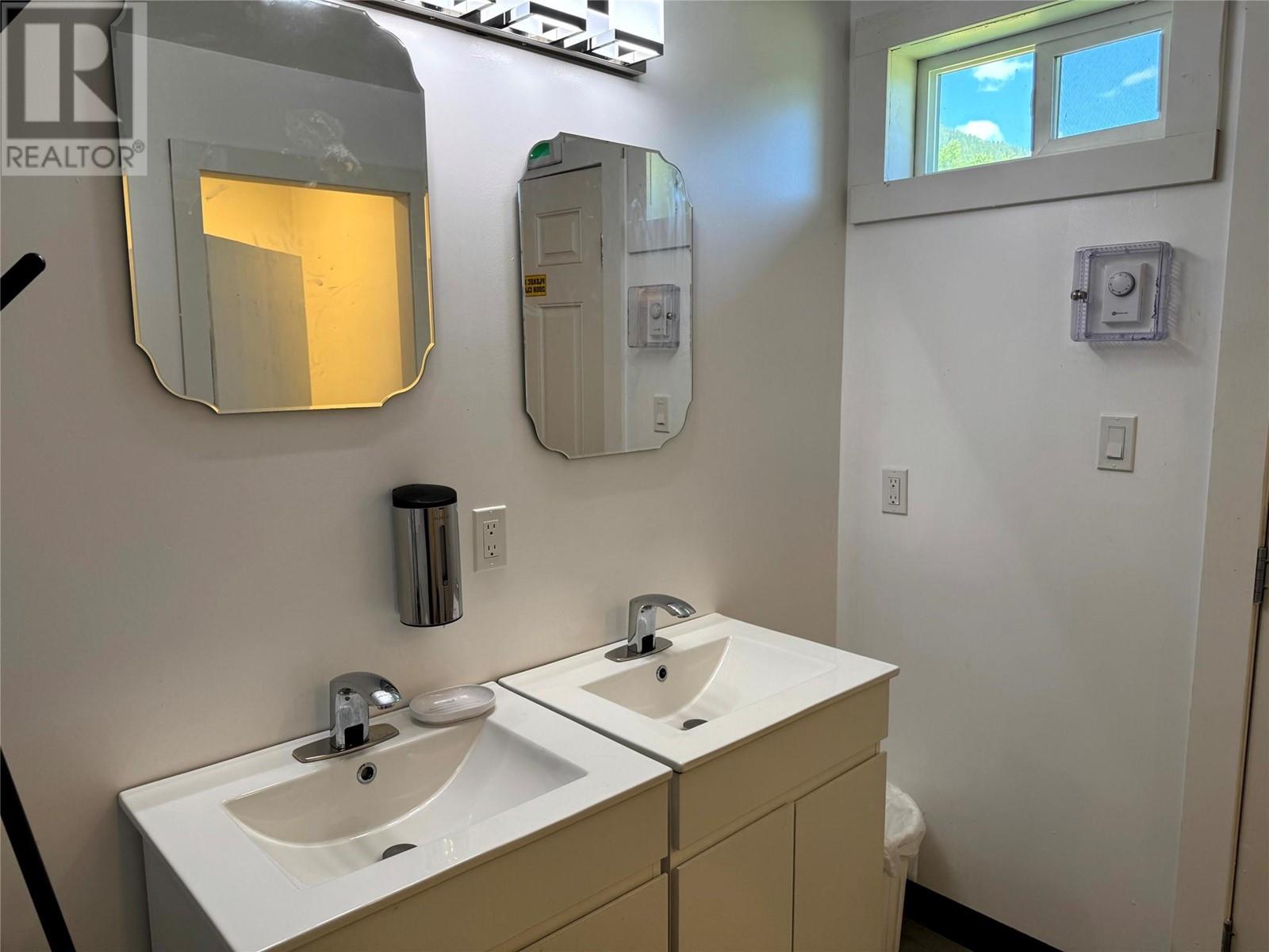 8623 3/95 Highway, Yahk, British Columbia  V0B 2P0 - Photo 53 - 10350306