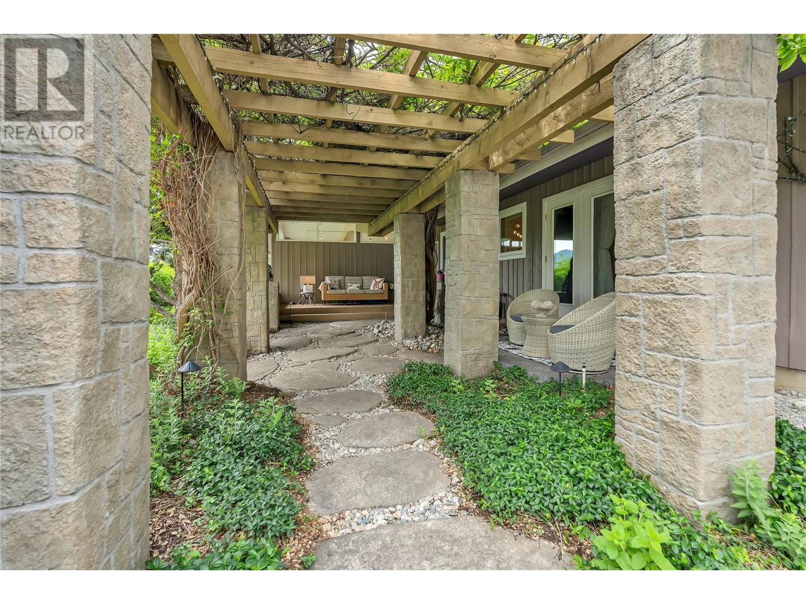 950 Creekside Road, Penticton, British Columbia  V2A 2C4 - Photo 45 - 10350360