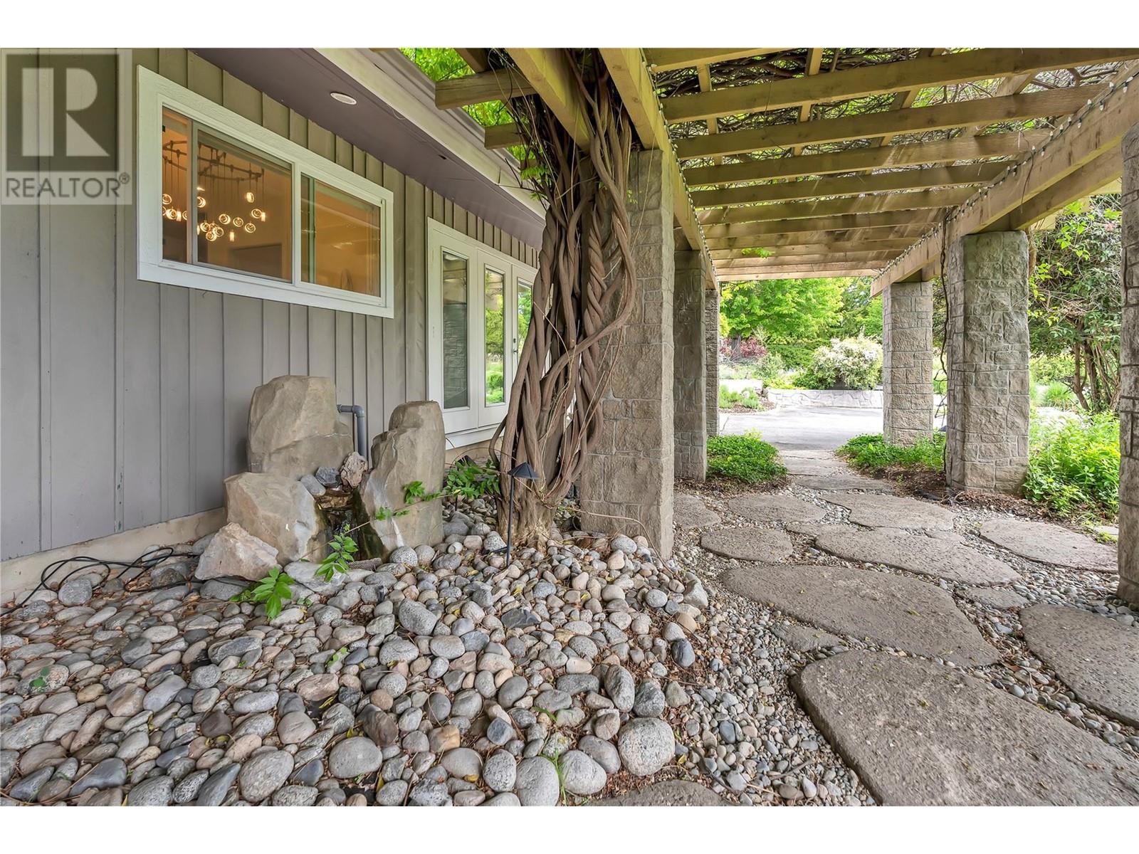 950 Creekside Road, Penticton, British Columbia  V2A 2C4 - Photo 46 - 10350360