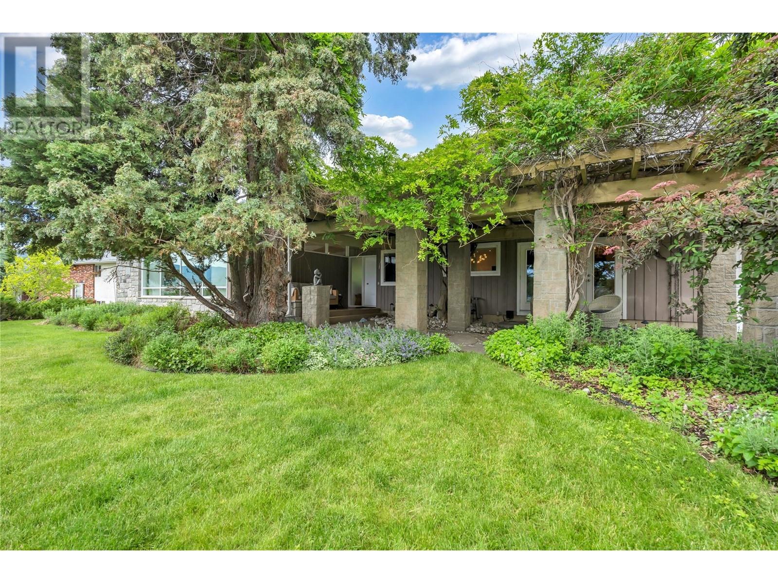 950 Creekside Road, Penticton, British Columbia  V2A 2C4 - Photo 47 - 10350360