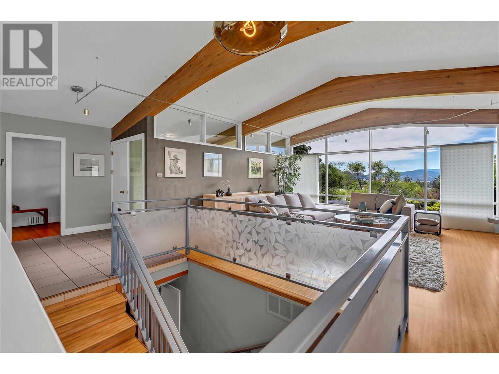 950 Creekside Road, Penticton, British Columbia  V2A 2C4 - Photo 5 - 10350360