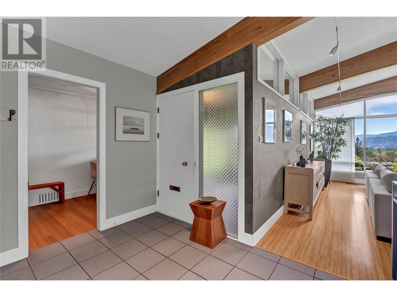 950 Creekside Road, Penticton, British Columbia  V2A 2C4 - Photo 6 - 10350360