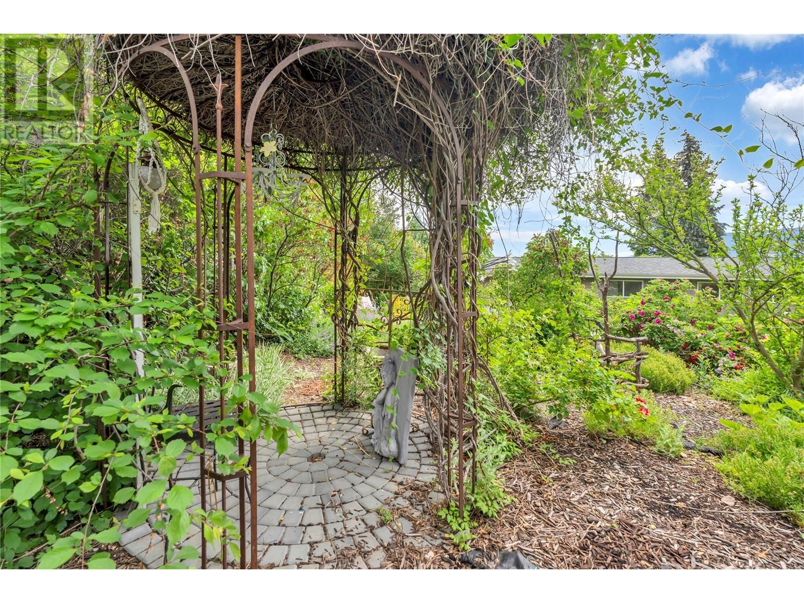 950 Creekside Road, Penticton, British Columbia  V2A 2C4 - Photo 63 - 10350360