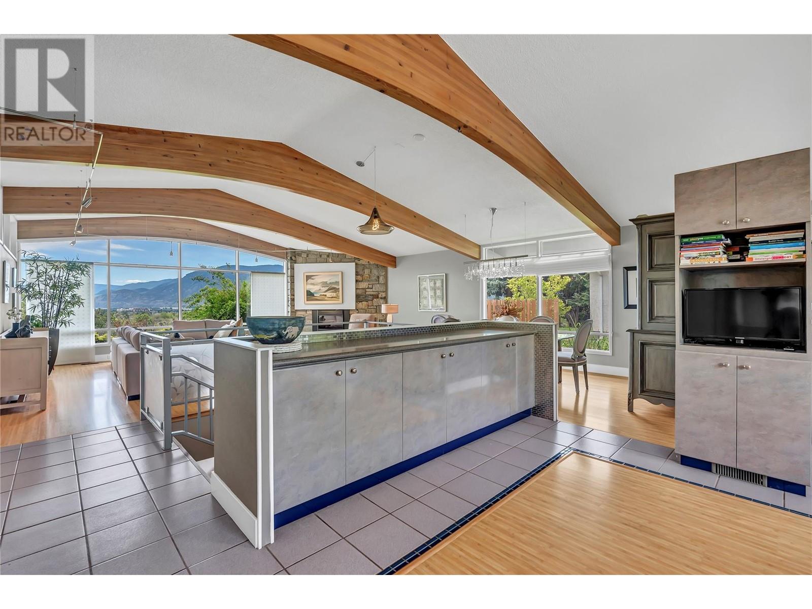 950 Creekside Road, Penticton, British Columbia  V2A 2C4 - Photo 8 - 10350360