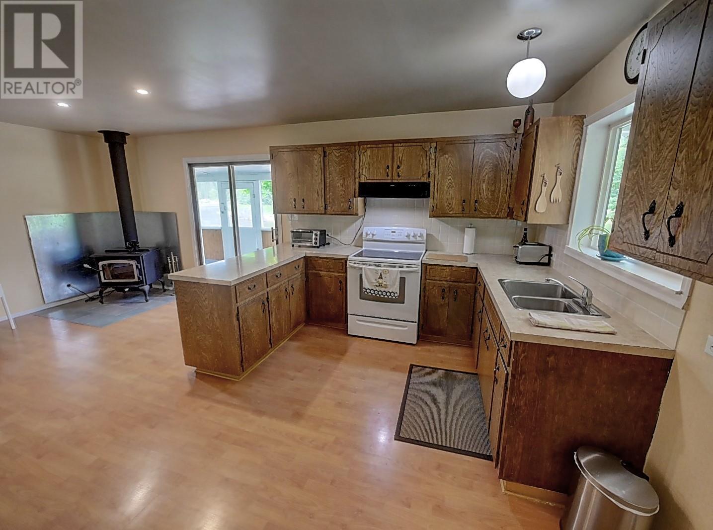 10000 North Fork Road, Grand Forks, British Columbia  V0H 1H8 - Photo 3 - 10350346