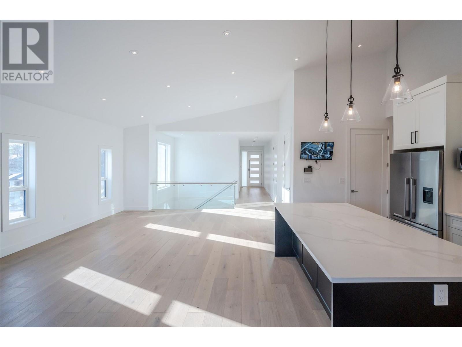 3271 Evergreen Drive, Penticton, British Columbia  V2A 9A9 - Photo 12 - 10350434