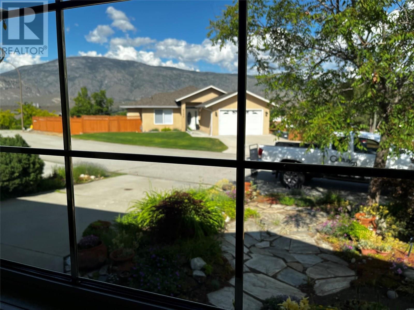 6108 Saint Martin Place, Oliver, British Columbia  V0H 1T0 - Photo 3 - 10350517