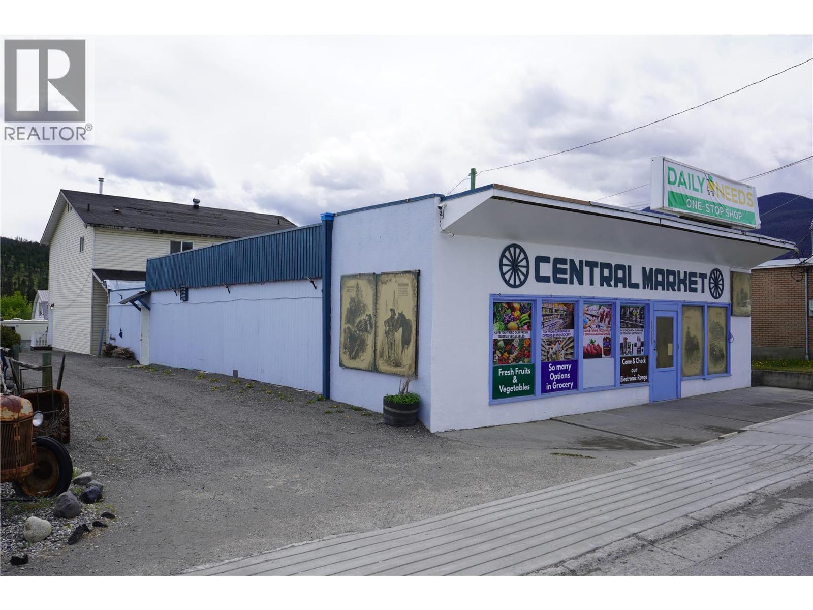 1511 Cariboo Highway, Clinton, British Columbia  V0K 1K0 - Photo 2 - 10350778