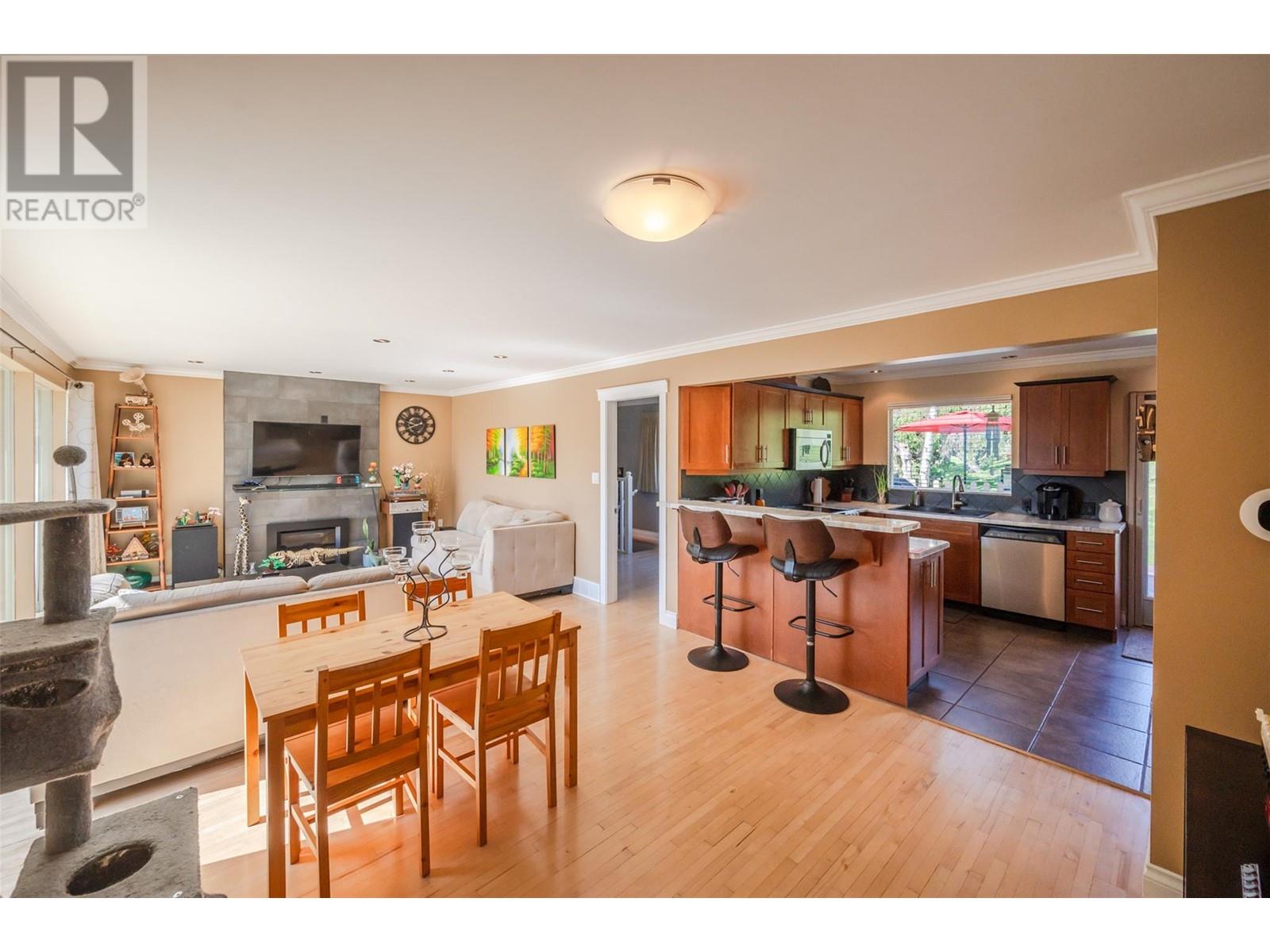 808 Vedette Drive, Penticton, British Columbia  V2A 8Y3 - Photo 3 - 10351018
