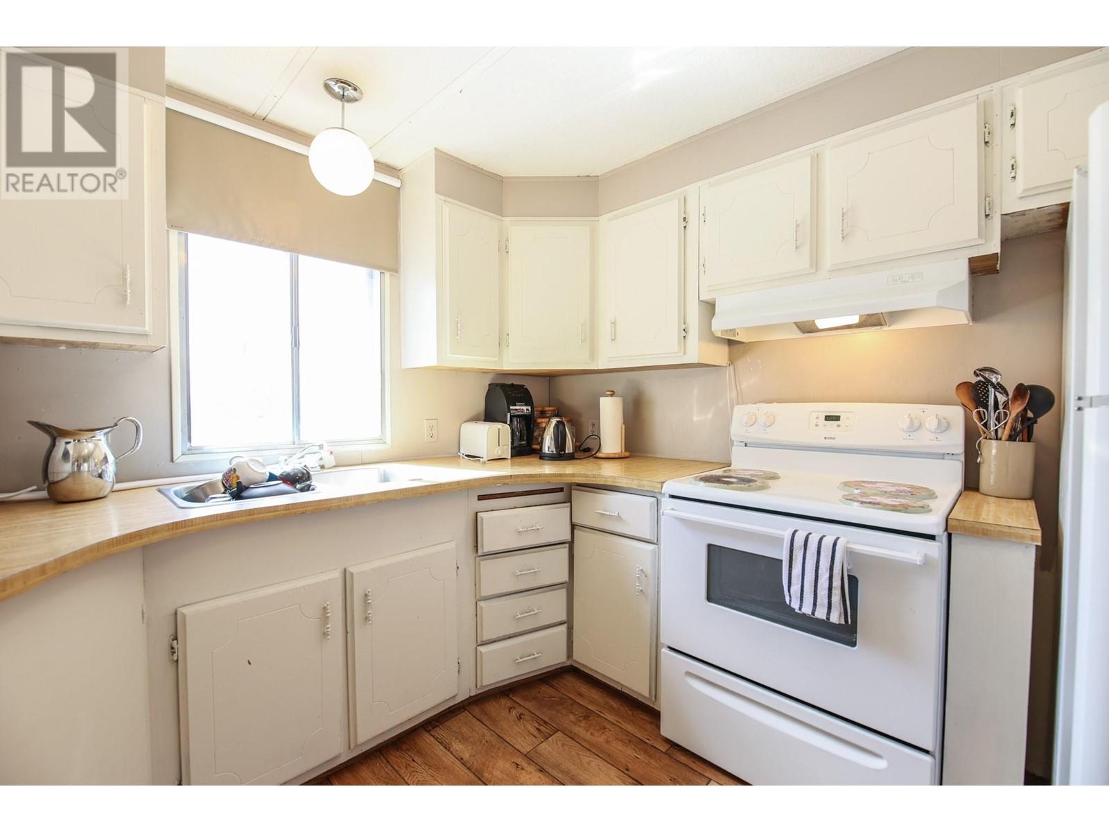 250 Longjoe Road, Osoyoos, British Columbia  V0H 1V6 - Photo 36 - 10350870