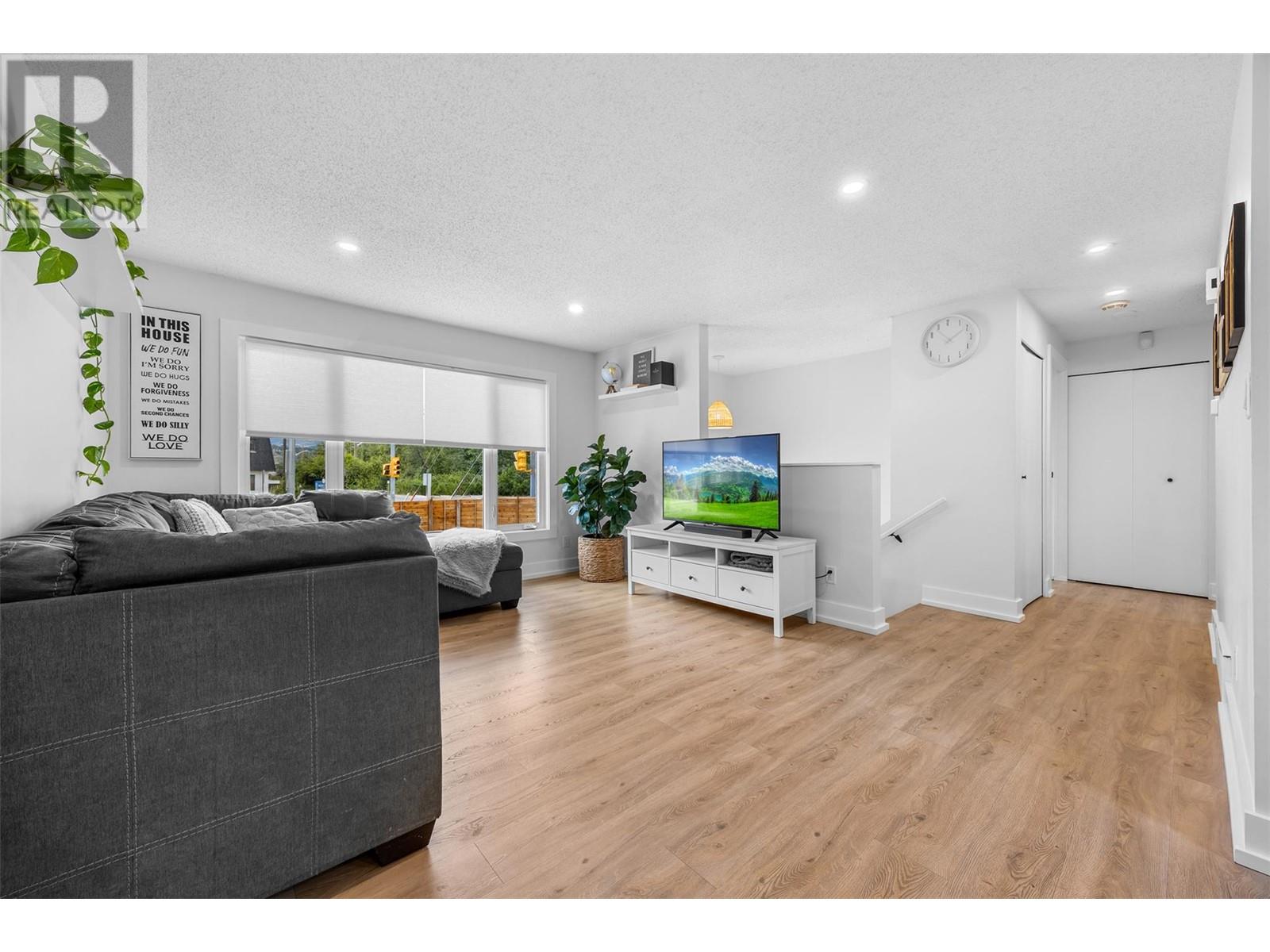 1700 Atkinson Street, Penticton, British Columbia  V2A 7M6 - Photo 2 - 10351093