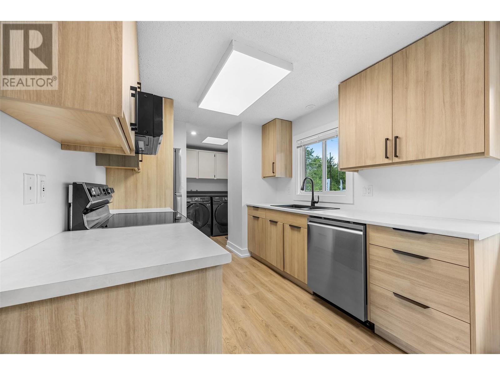 1700 Atkinson Street, Penticton, British Columbia  V2A 7M6 - Photo 3 - 10351093