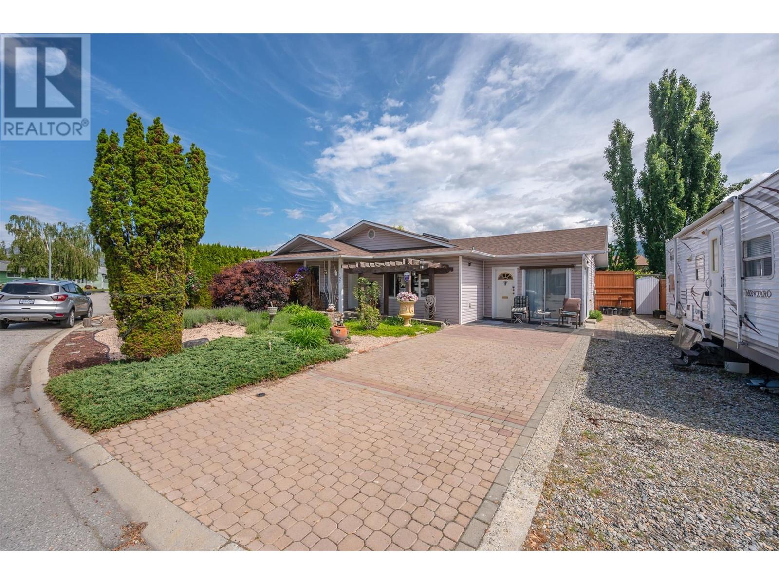 157 Ayres Crescent, Penticton, British Columbia  V2A 6R3 - Photo 2 - 10351180