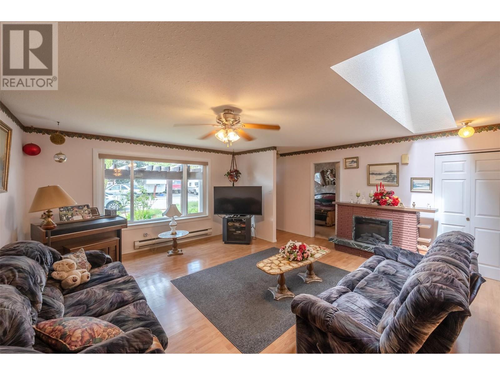 157 Ayres Crescent, Penticton, British Columbia  V2A 6R3 - Photo 5 - 10351180