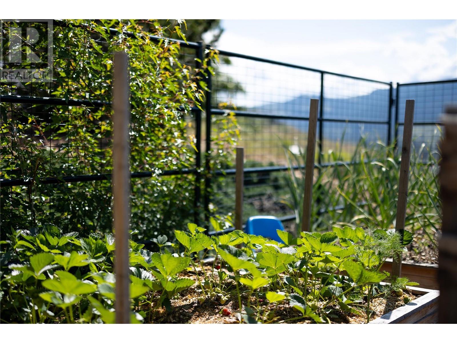 8827 Michael Drive, Coldstream, British Columbia  V1B 2P5 - Photo 16 - 10350974