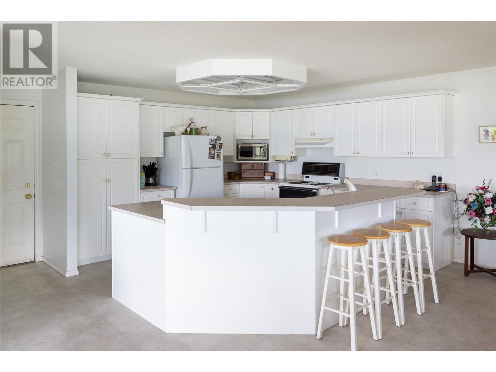 8827 Michael Drive, Coldstream, British Columbia  V1B 2P5 - Photo 38 - 10350974