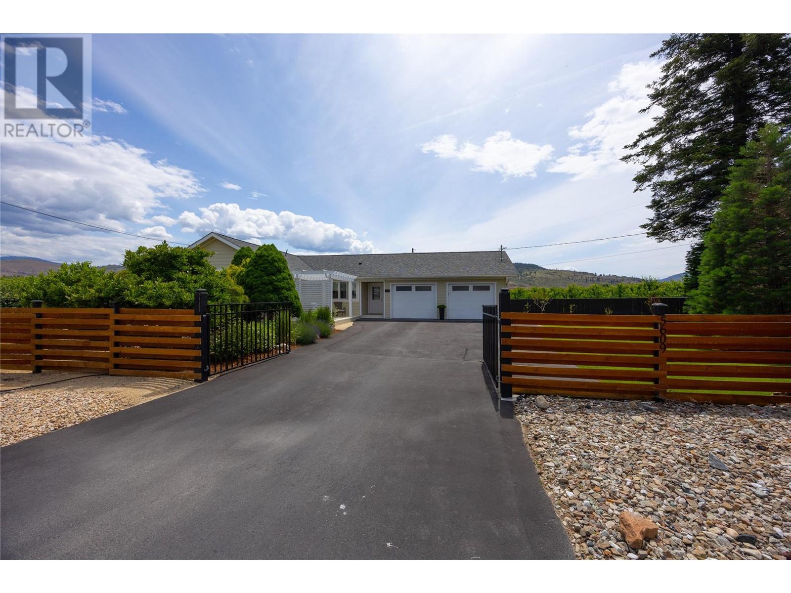 5609 Yarrow Street, Oliver, British Columbia  V0H 1T9 - Photo 2 - 10351075