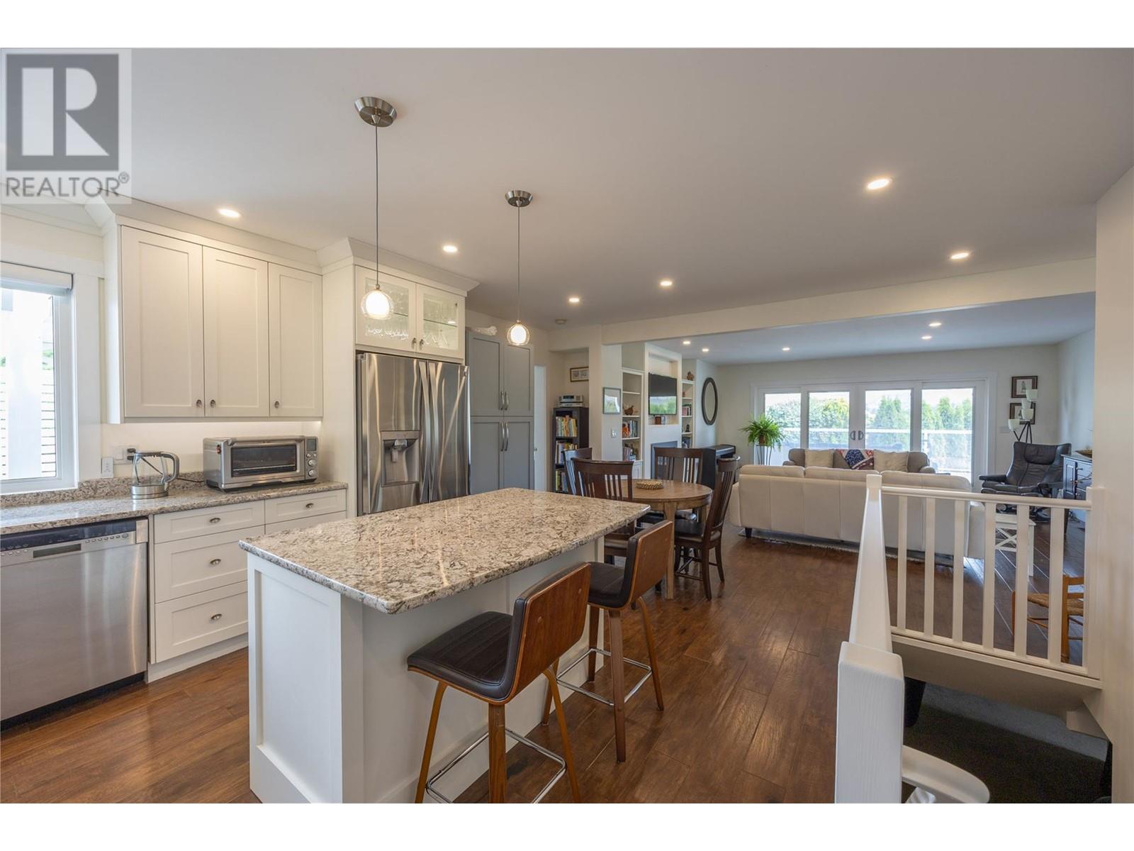 5609 Yarrow Street, Oliver, British Columbia  V0H 1T9 - Photo 9 - 10351075