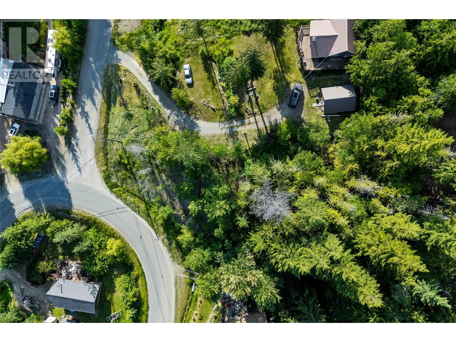 7227 Estate Drive, Anglemont, British Columbia  V0E 1M8 - Photo 1 - 10350823