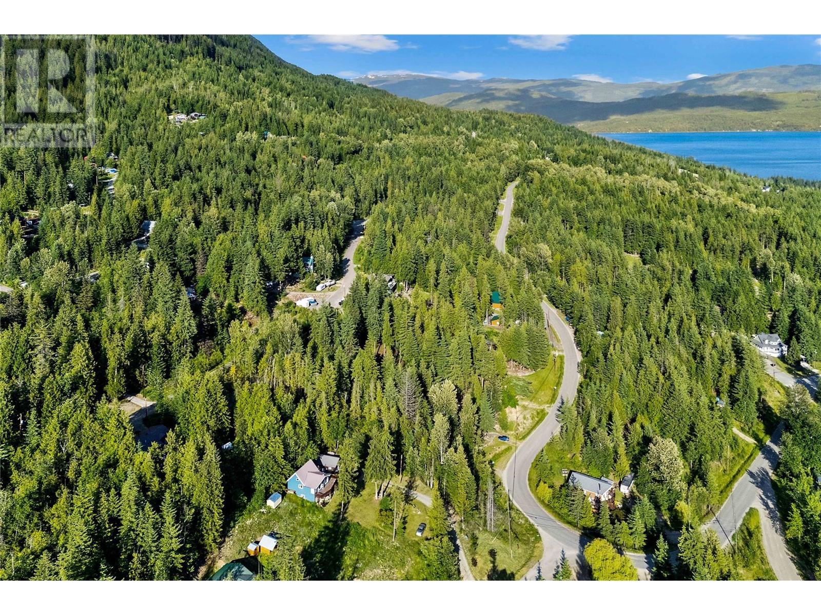 7227 Estate Drive, Anglemont, British Columbia  V0E 1M8 - Photo 13 - 10350823