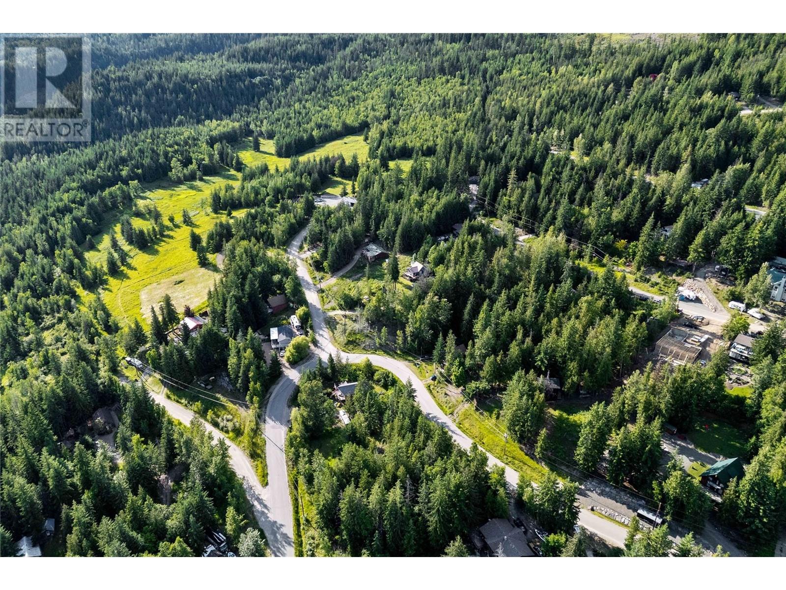 7227 Estate Drive, Anglemont, British Columbia  V0E 1M8 - Photo 17 - 10350823