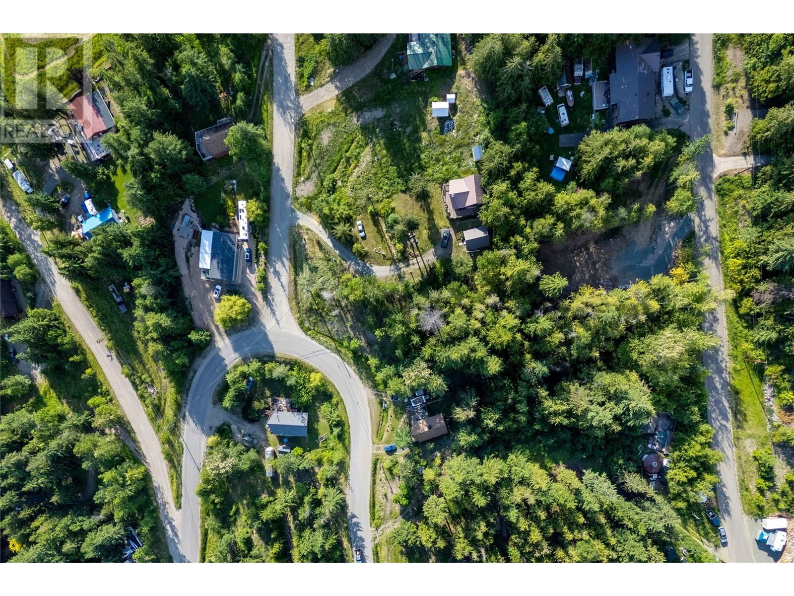 7227 Estate Drive, Anglemont, British Columbia  V0E 1M8 - Photo 3 - 10350823