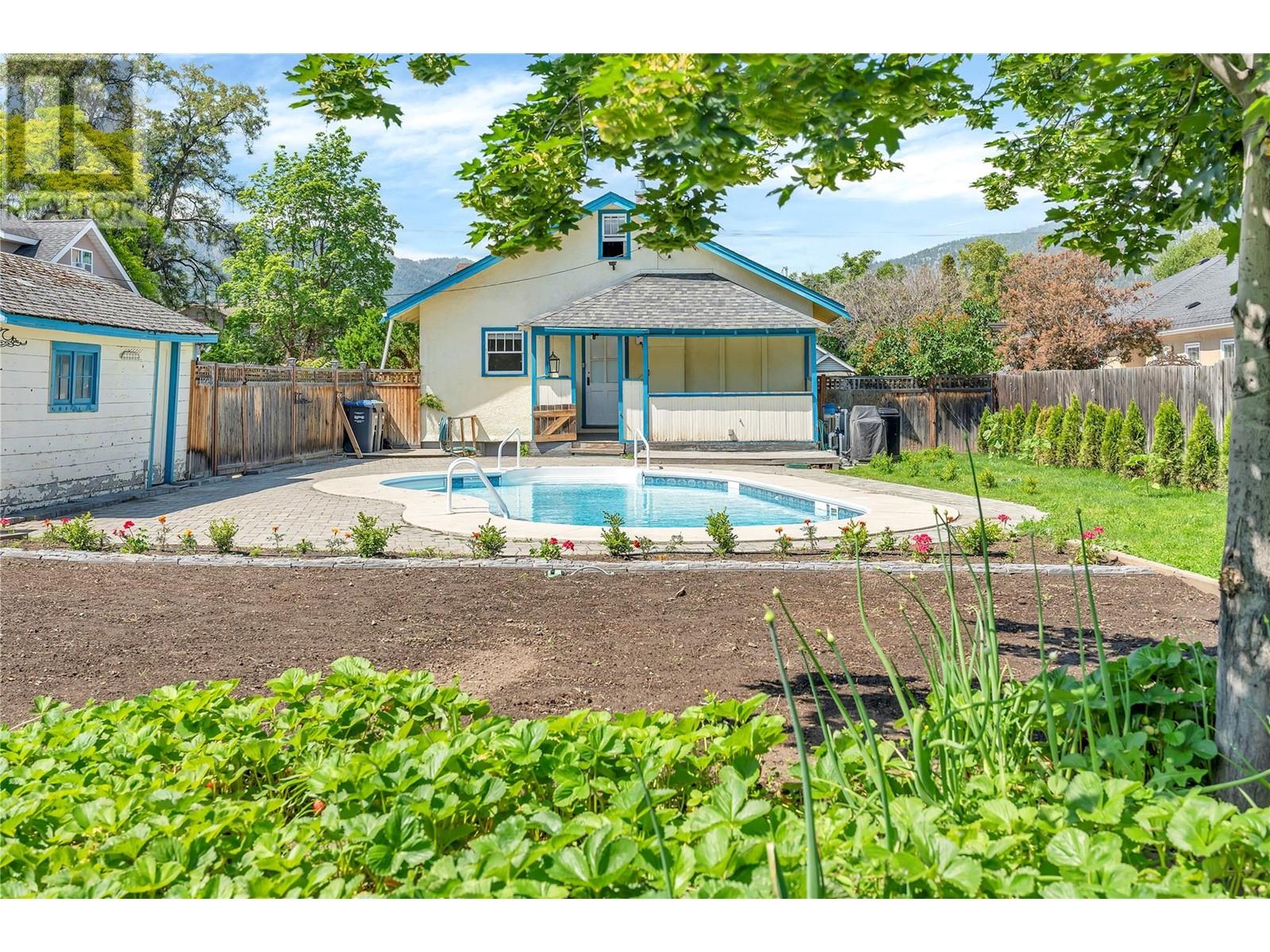 626 Winnipeg Street, Penticton, British Columbia  V2A 5M9 - Photo 1 - 10349720