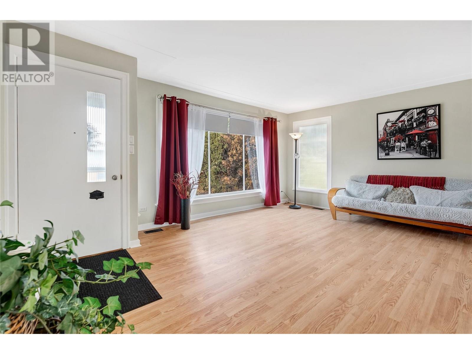 1160 Moosejaw Street, Penticton, British Columbia  V2A 5T9 - Photo 3 - 10351226