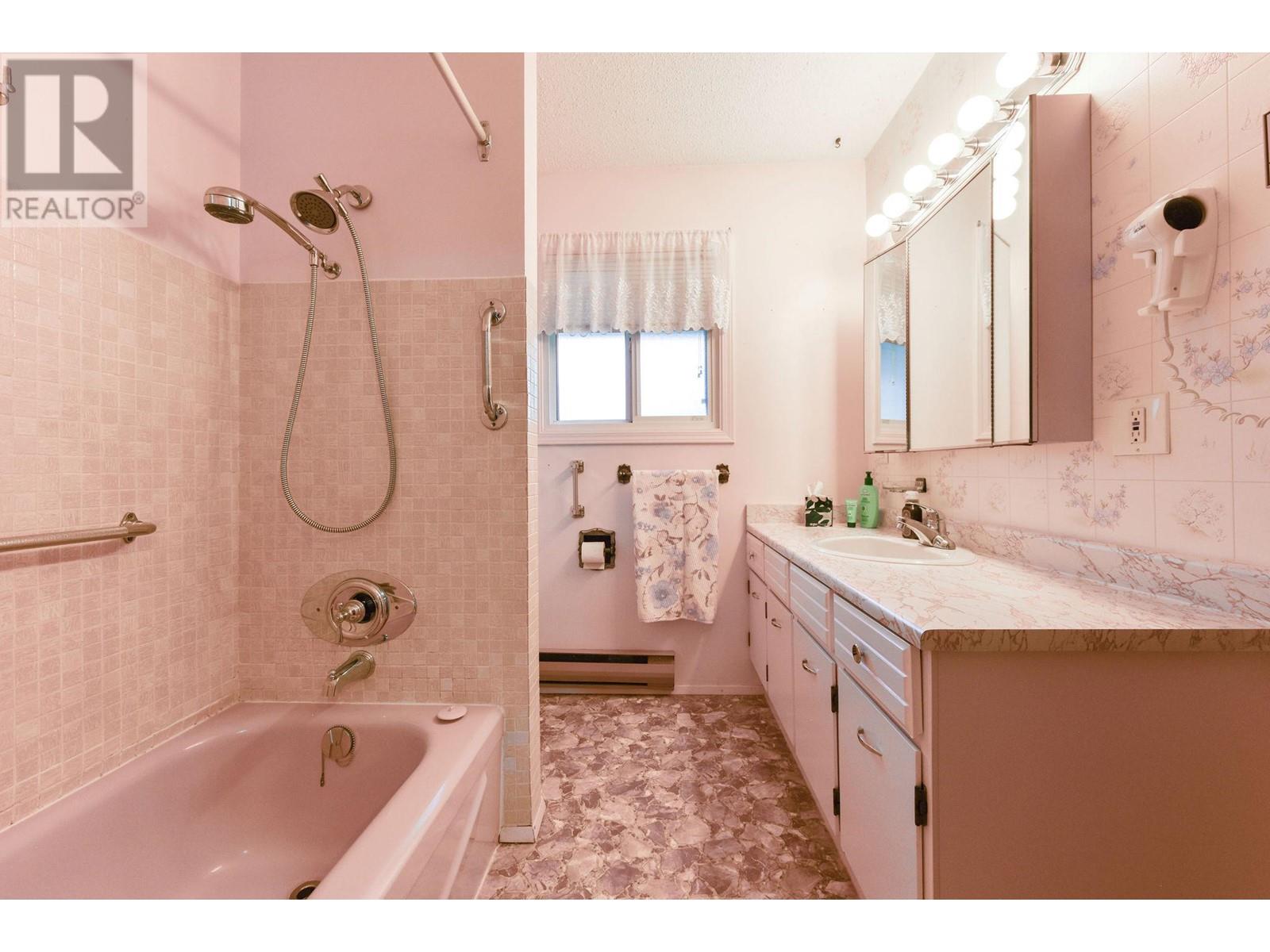 176 Chambers Place, Penticton, British Columbia  V2A 6T7 - Photo 10 - 10351258