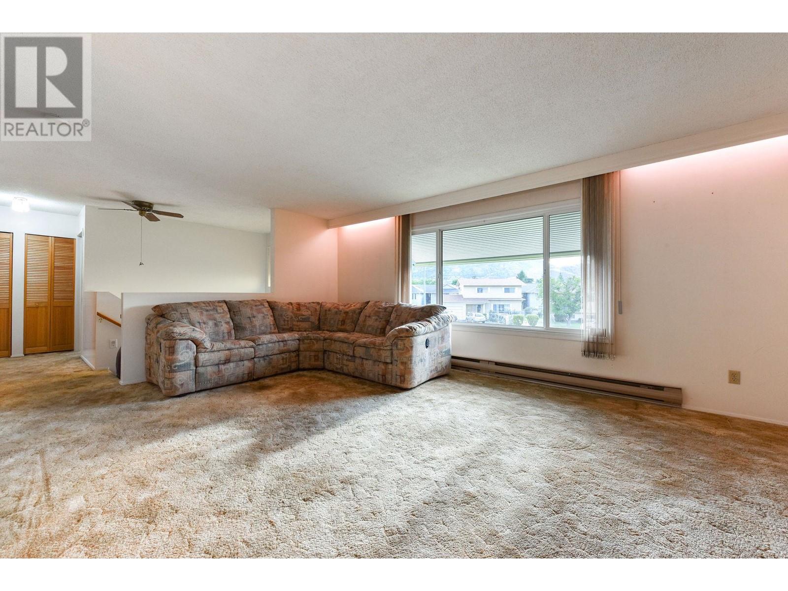 176 Chambers Place, Penticton, British Columbia  V2A 6T7 - Photo 2 - 10351258
