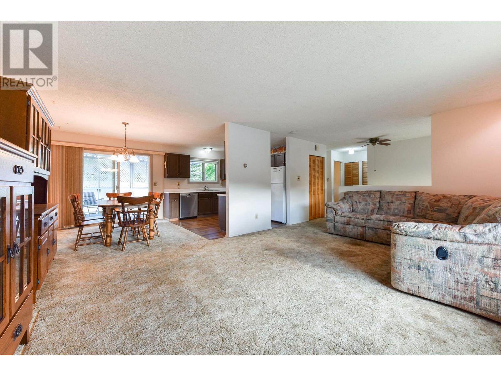 176 Chambers Place, Penticton, British Columbia  V2A 6T7 - Photo 3 - 10351258