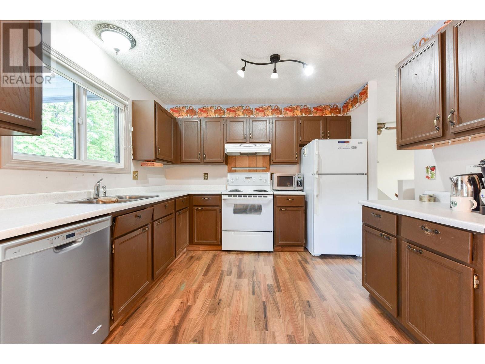 176 Chambers Place, Penticton, British Columbia  V2A 6T7 - Photo 6 - 10351258