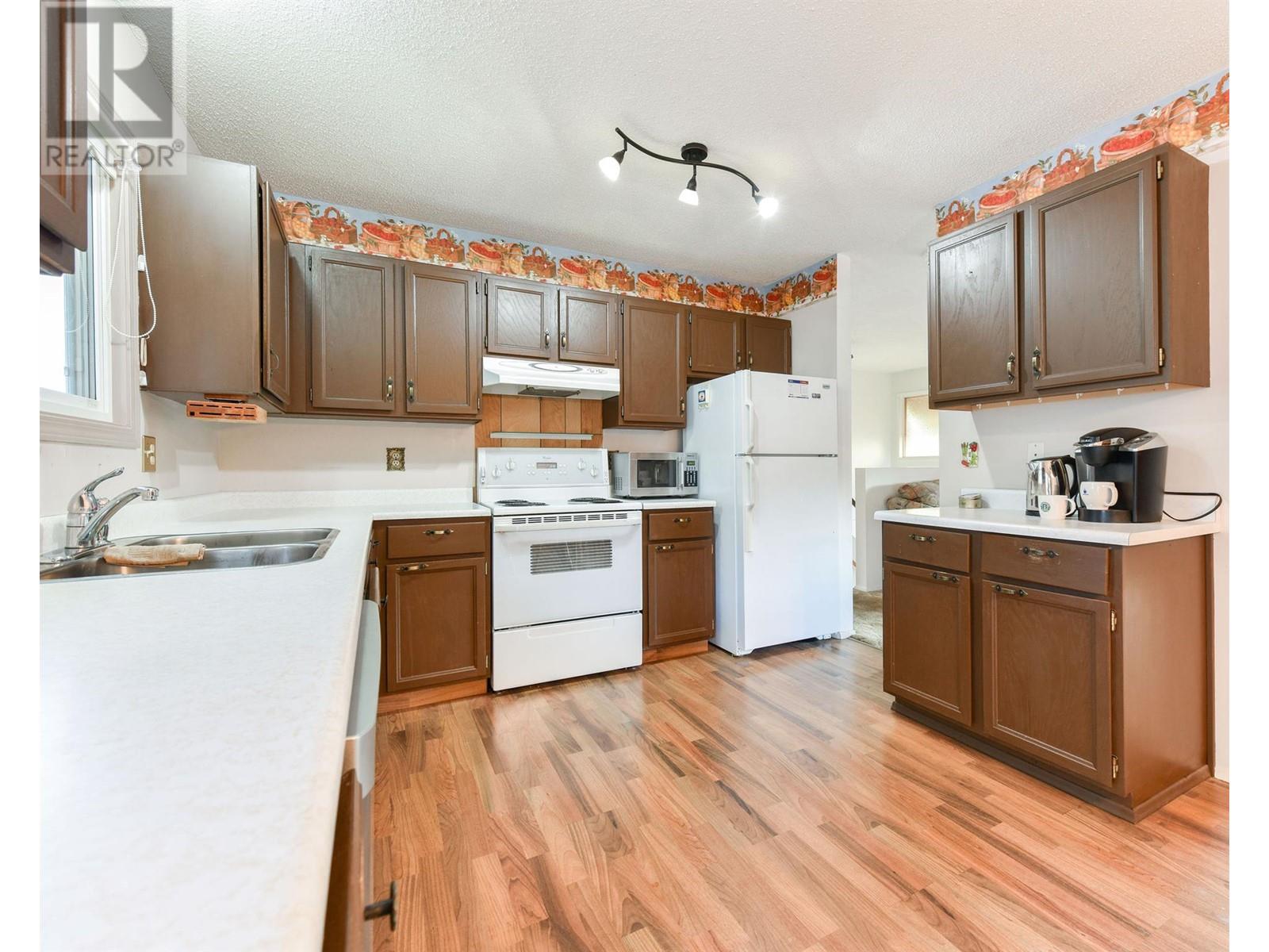 176 Chambers Place, Penticton, British Columbia  V2A 6T7 - Photo 7 - 10351258
