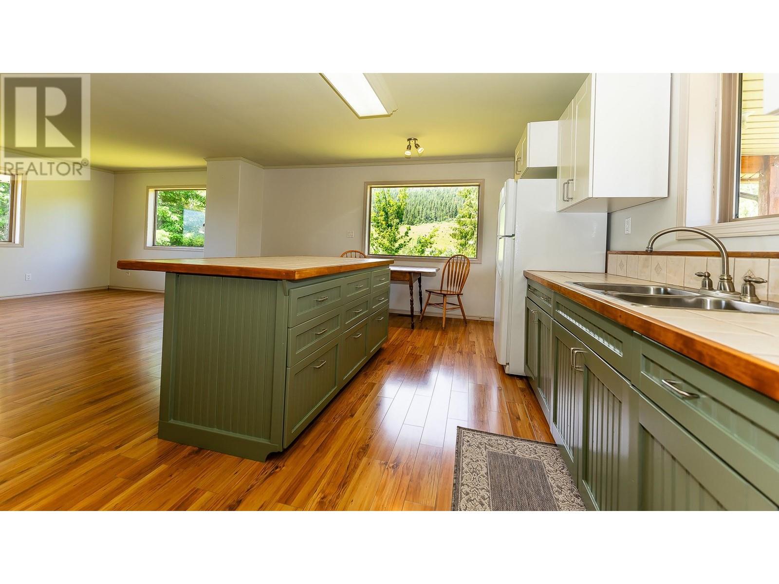 93 Old Sicamous Road, Grindrod, British Columbia  V0E 1Y0 - Photo 5 - 10350867