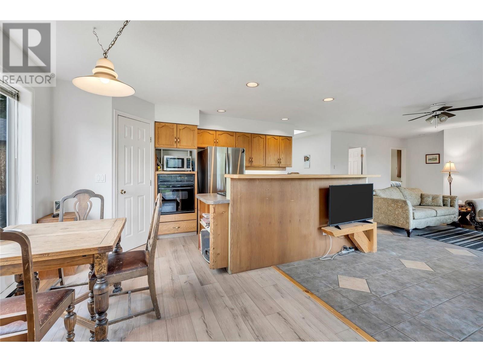 100 Mountain View Drive, Summerland, British Columbia  V0H 1Z8 - Photo 3 - 10351177